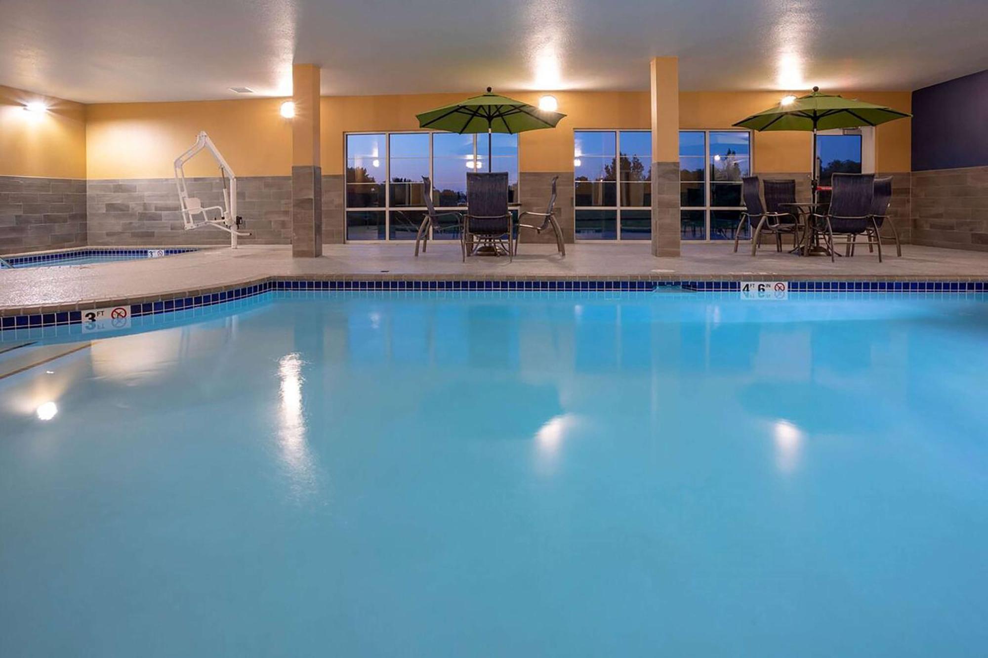 Little Crow Resort & Conference, Trademark By Wyndham Spicer Exterior foto